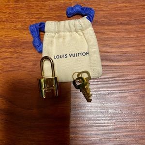 Louis Vuitton lock 🔐 and key